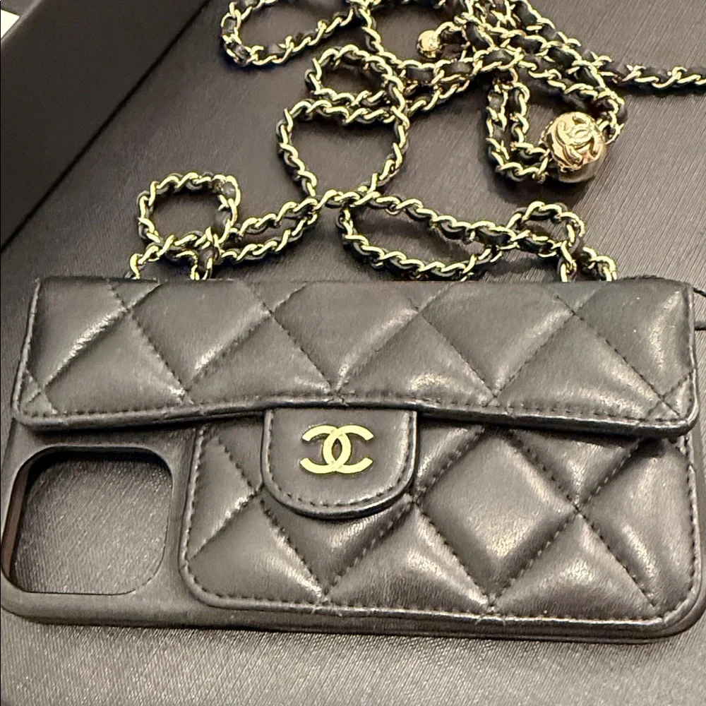 ⭐ CHANEL Quilted Leather Phone Bag on Chain – 2021 Collection – Full Set